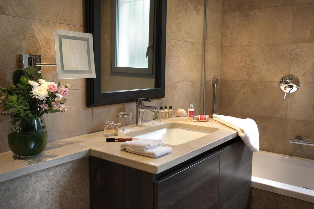 Salle de bain de la Suite 1 chambre Mas du grand Vallon Mougins Salle de bain de la Suite 1 chambre Mas du grand Vallon Mougins